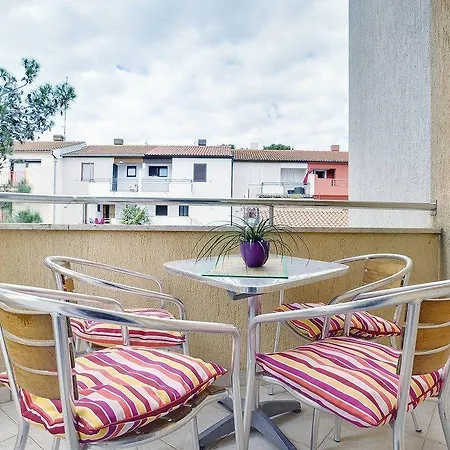 Apartament Mirna *